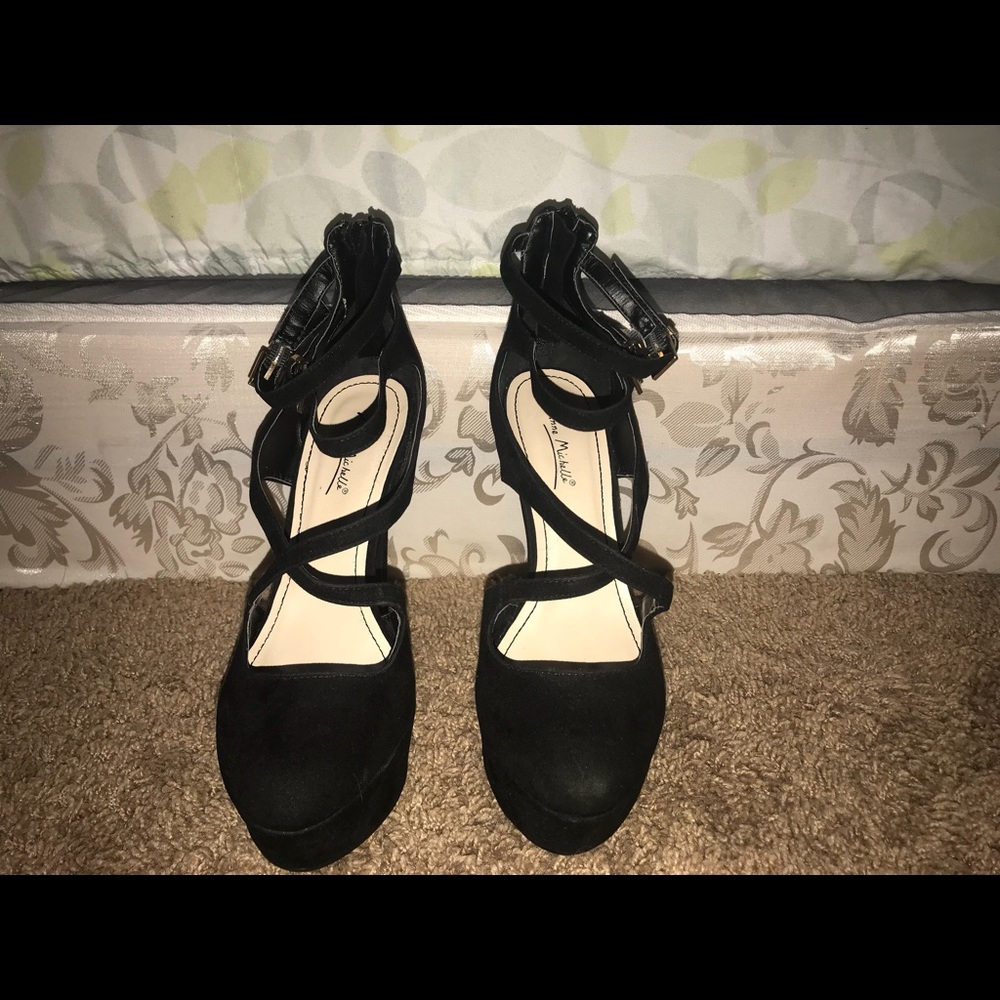 Black high heels 👠🖤